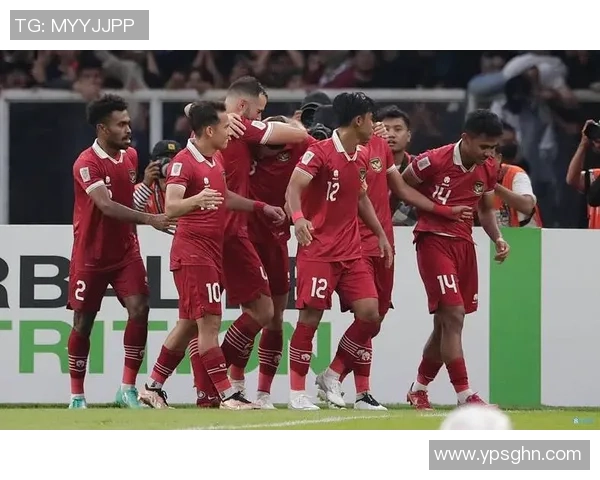 足球明星亲自送签名足球给球迷感动瞬间引发热烈反响