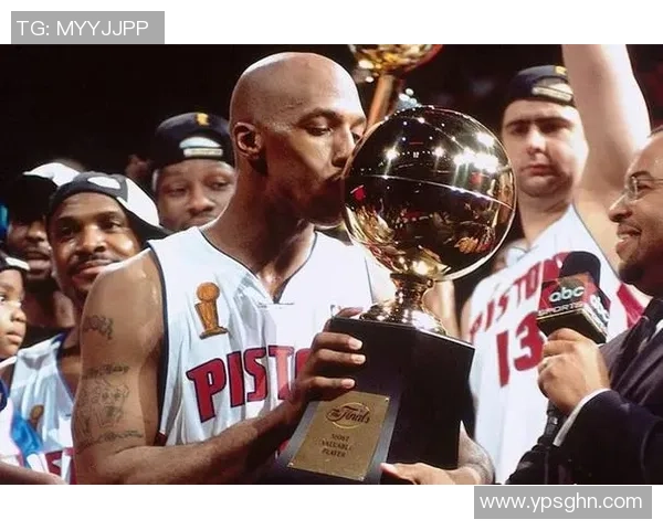 混成足球明星的逆袭之路从草根到巅峰的传奇人生